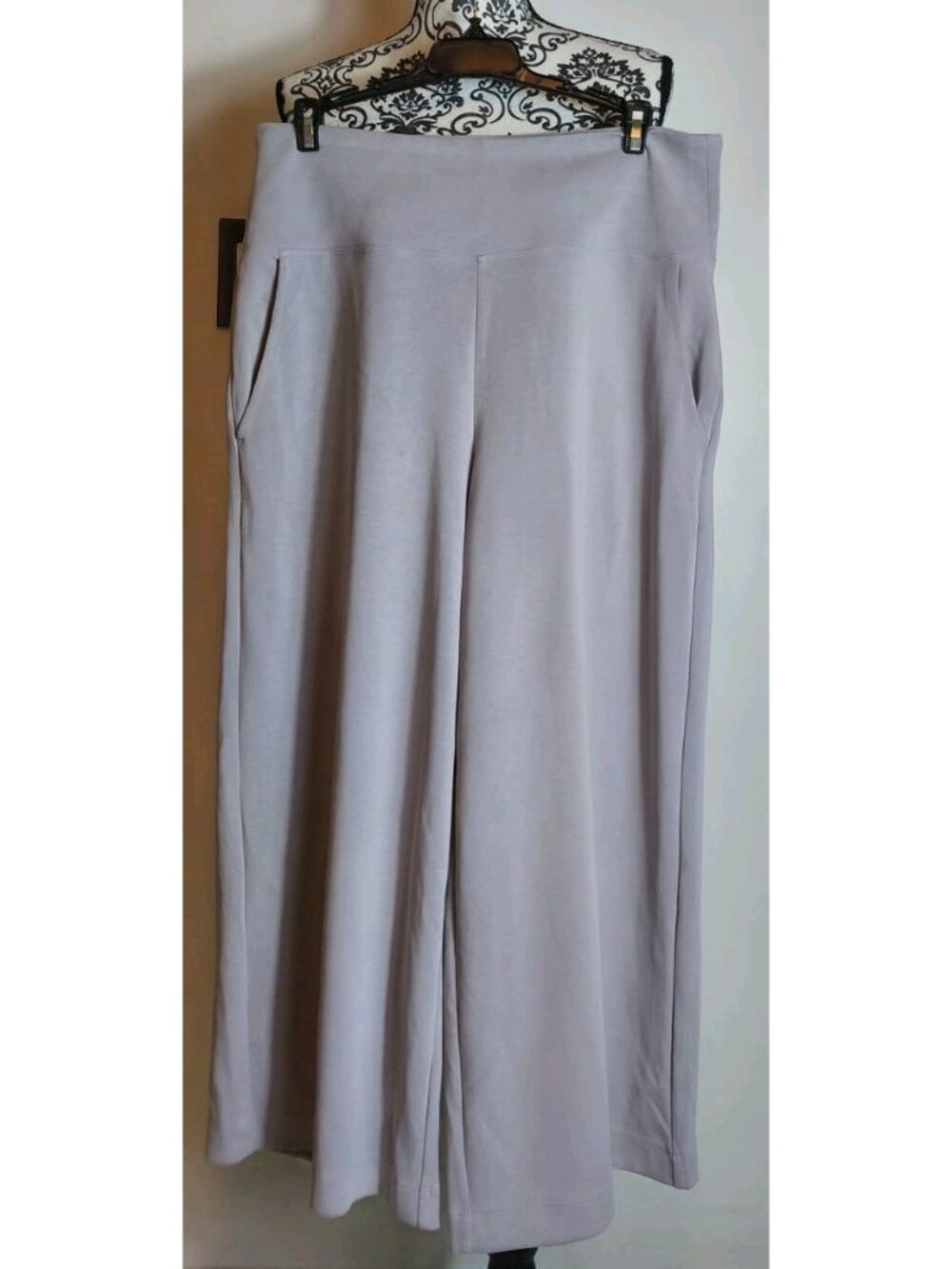 Athleta Seasoft Wide Leg Crop Pant Medium Gray Lavender Pull On Pockets